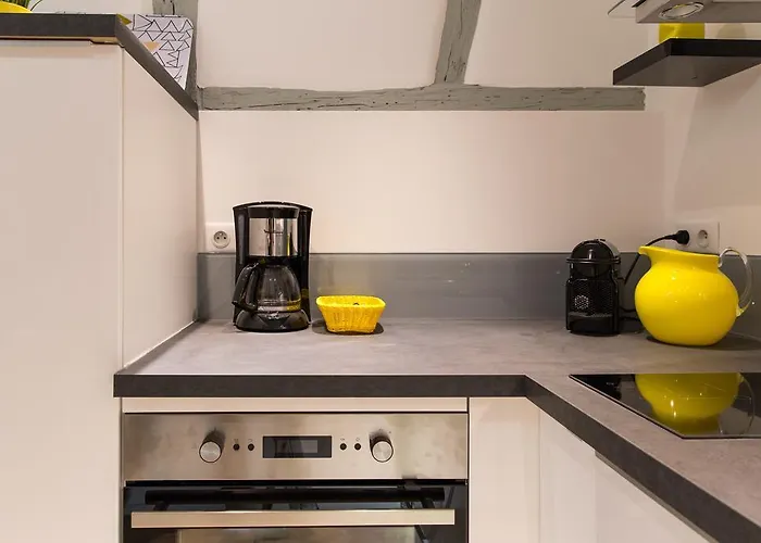 Grand Studio Centre *